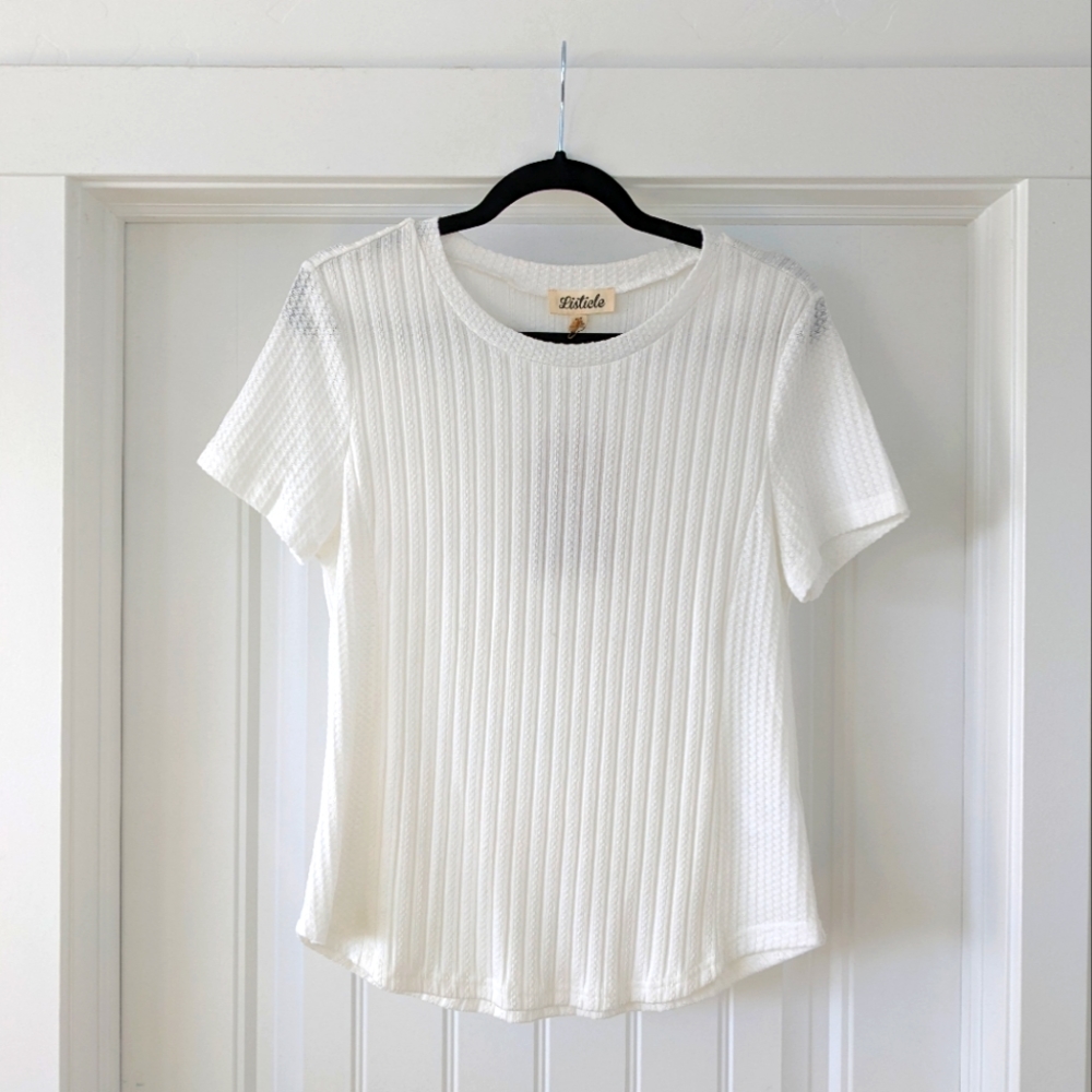White Listicle lightweight short sleeve sweater top